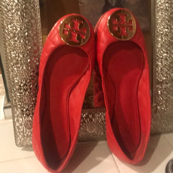 Tory Burch red quilted flat - Picture 3 of 4